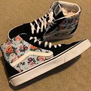 Women’s high top Vans. Size 9